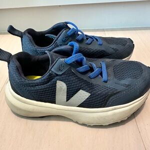 Veja toddler sneakers size US11